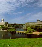 Narva fortress and Ivangorod fortress on the Narva River (13697 bytes)
